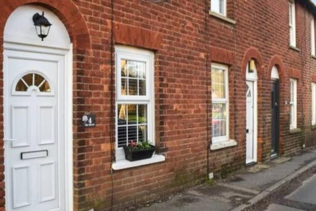 Beautiful Renovated Cottage In Mersham Ashford Kent ภายนอก รูปภาพ